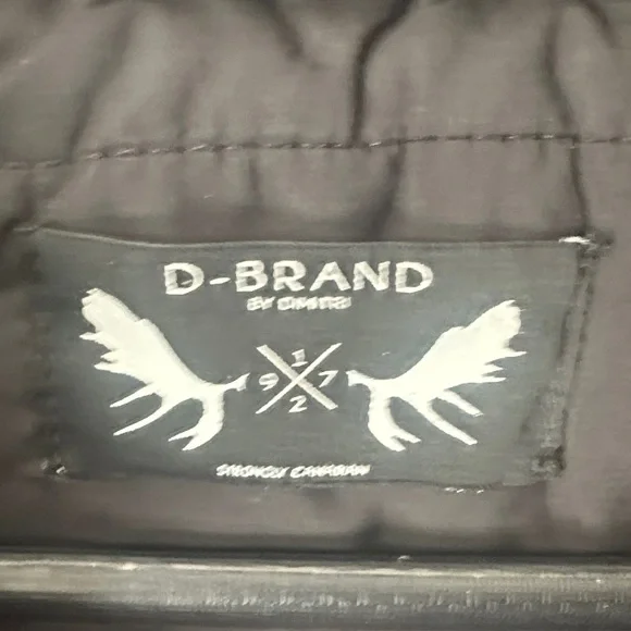 Elegant Black Genuine Leather Coat with Genuine Fur Trim - Picture 2 of 7